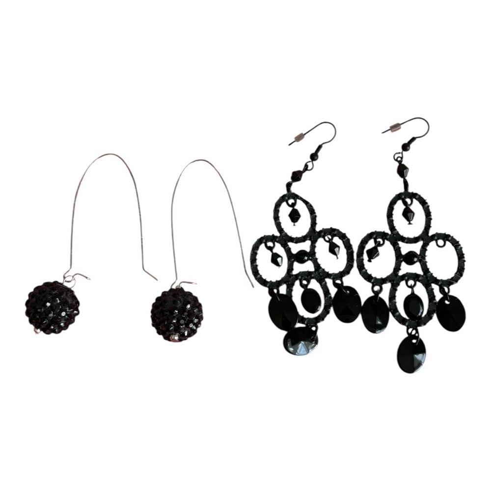 🖤EUC Two Pairs Of Black Earrings. Chandelier One Missing Stone🖤